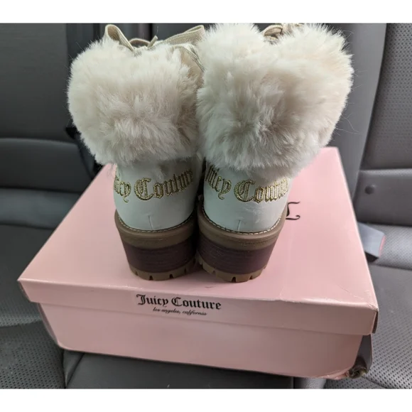 🔒SOLD🔒 Juicy Couture | Indulgence White & Gold Hiking Boots | GUC - Picture 6 of 9